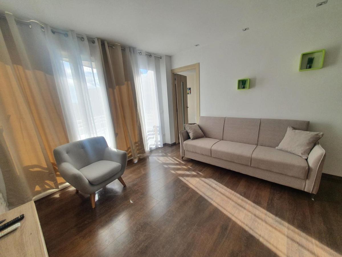 Апартаменти Piso Familiar Салоу Екстер'єр фото